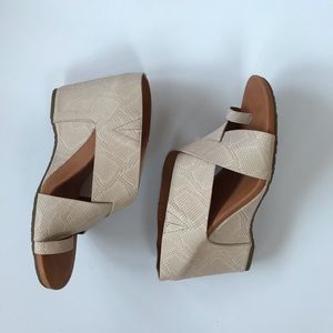 Kenneth Cole Gentle Souls taupe/tan sandal